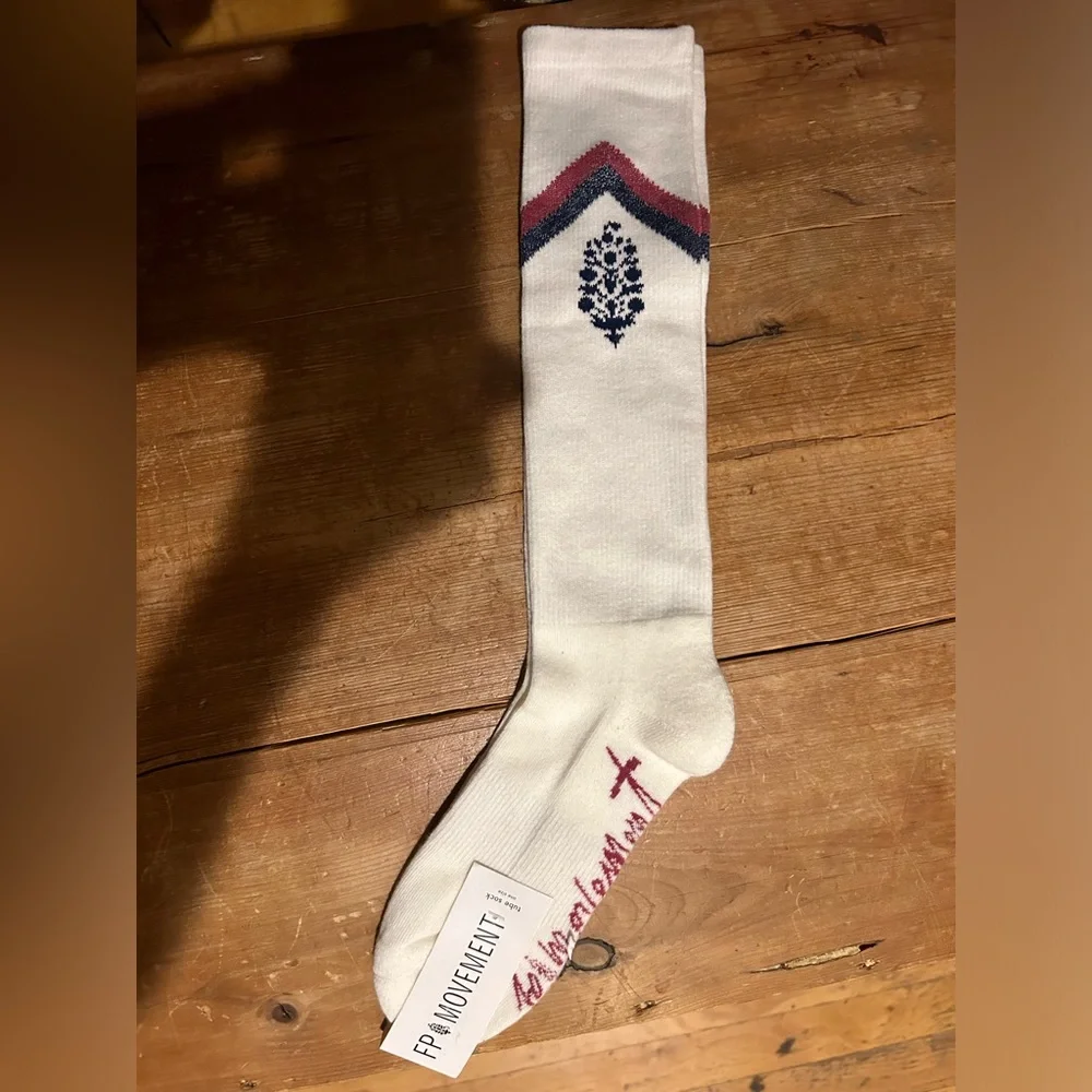 🎁 NWT FP Movement by Free People Reflective Stripe Ski Tube Socks - Picture 3 of 3